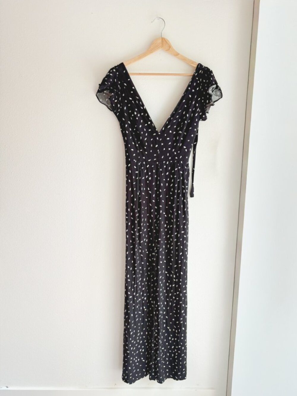 Lulus Black White Print Jumpsuit Medium Open Back Wide Leg Flutter Sleeve - Picture 2 of 12